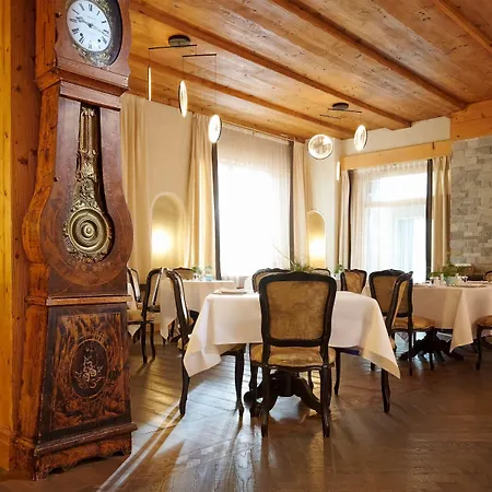 Flueela - The Unbound Collection By Hyatt