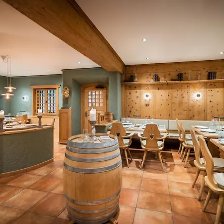 Flueela - The Unbound Collection By Hyatt Davos