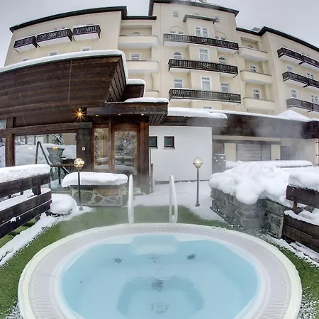 Flueela - The Unbound Collection By Hyatt Davos